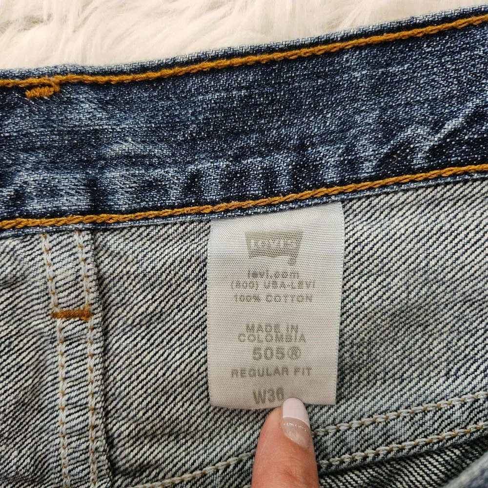Levi's Women's Medium Blue Denim Raw Hem High Rise 505 Shorts. Size 36 - Picture 4 of 9